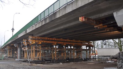 Remont estakady nad linią PKP i drogą miejską w Oławie, Polska