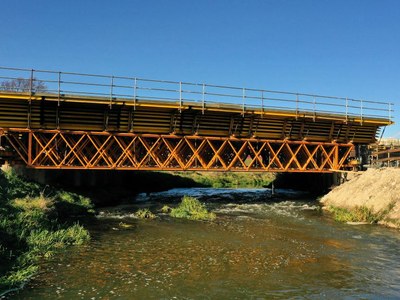 24-metrowe kratownice H-33 na budowie mostu w Ostrowcu Świętokrzyskim