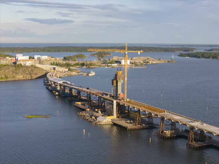 ULMA na budowie najdłuższego i najwyższego mostu w Finlandii